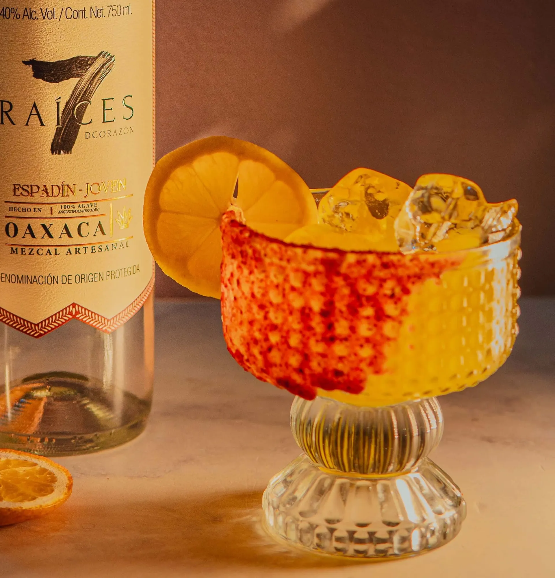 Cóctel mezcamiel con mezcal 7 Raíces y miel