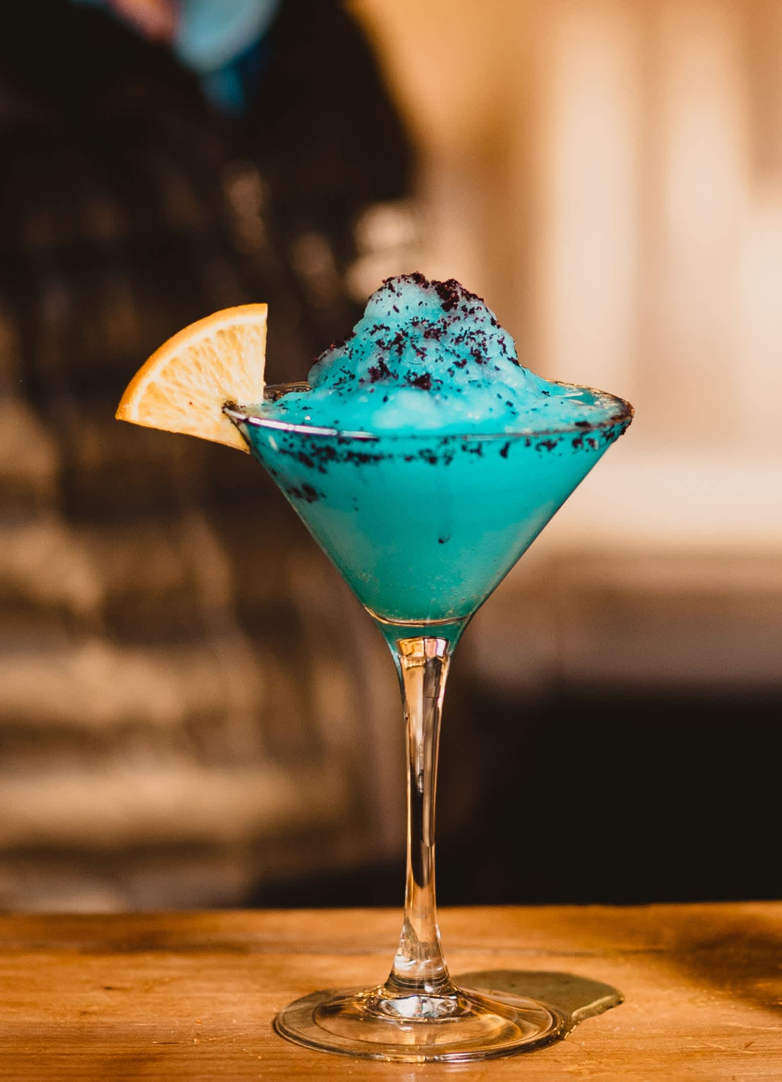 Cóctel blue ice con mezcal 7 Raíces